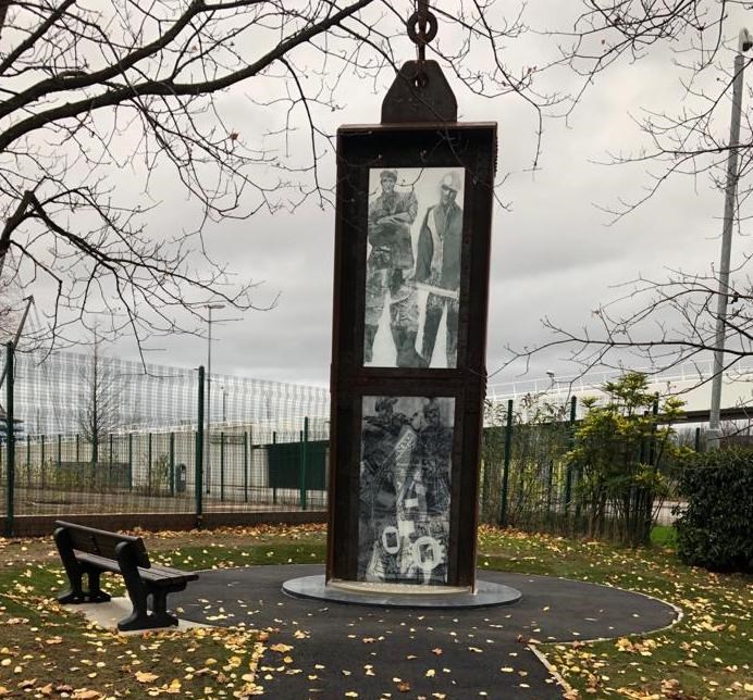 Memorial sculpture A Pit in the City